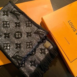BNIB Louis Vuitton Logomania Scarf